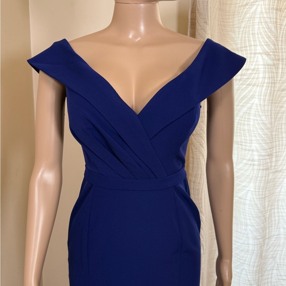 Elegant Off-Shoulder Navy Blue Evening Gown - Picture 3 of 6